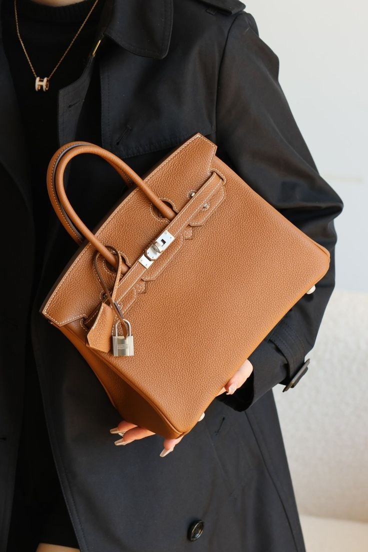 RHEA HANDBAG IN BLACK (30cm)
