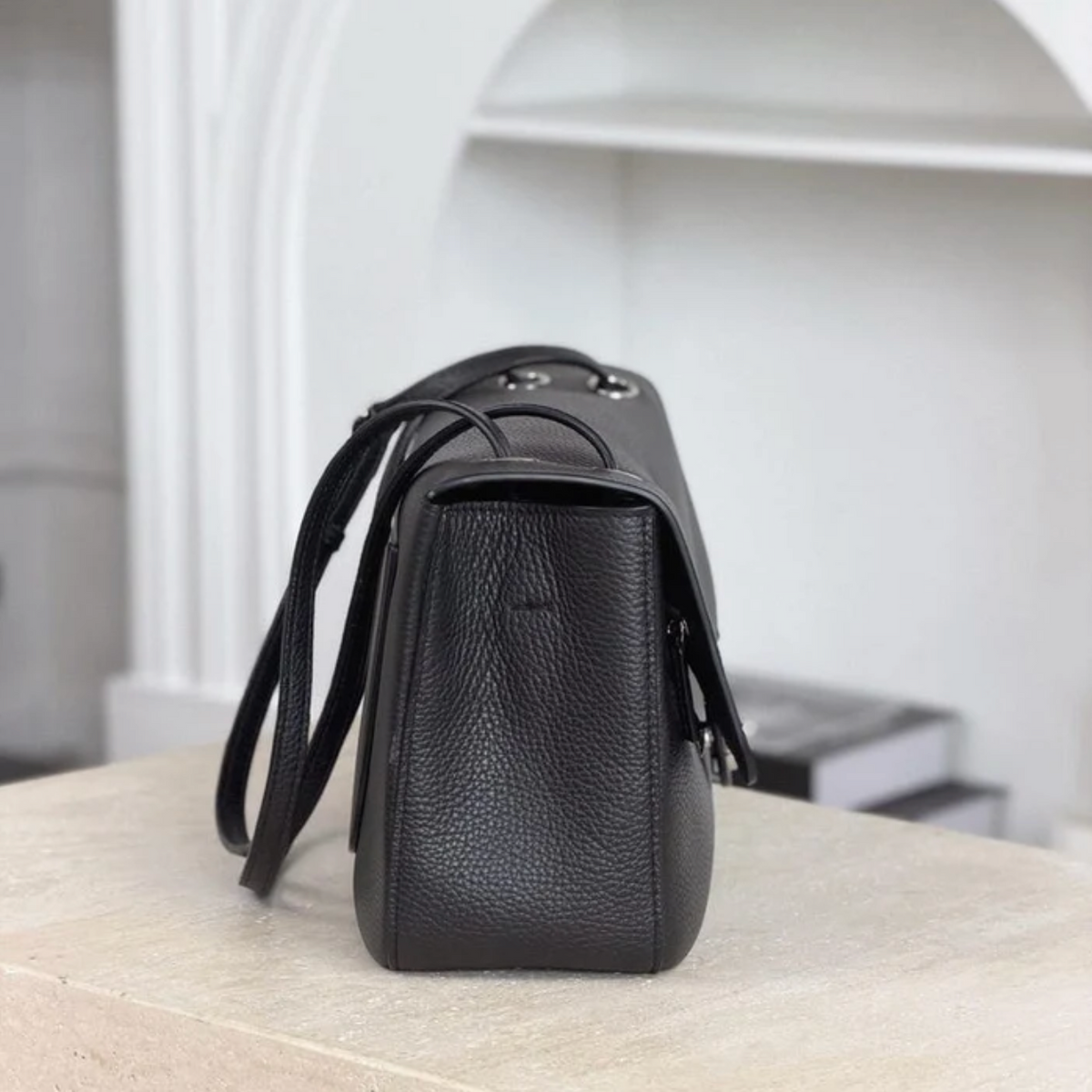 ARTEMIS FLAP BAG MEDIUM IN BLACK (34cm)