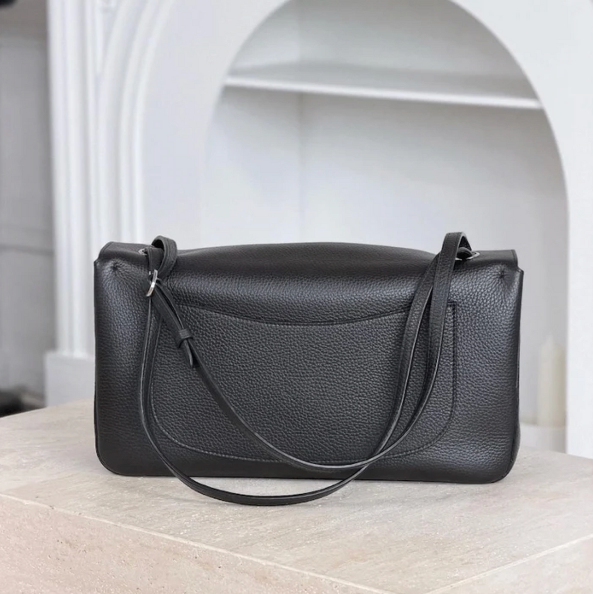 ARTEMIS FLAP BAG MEDIUM IN BLACK (34cm)