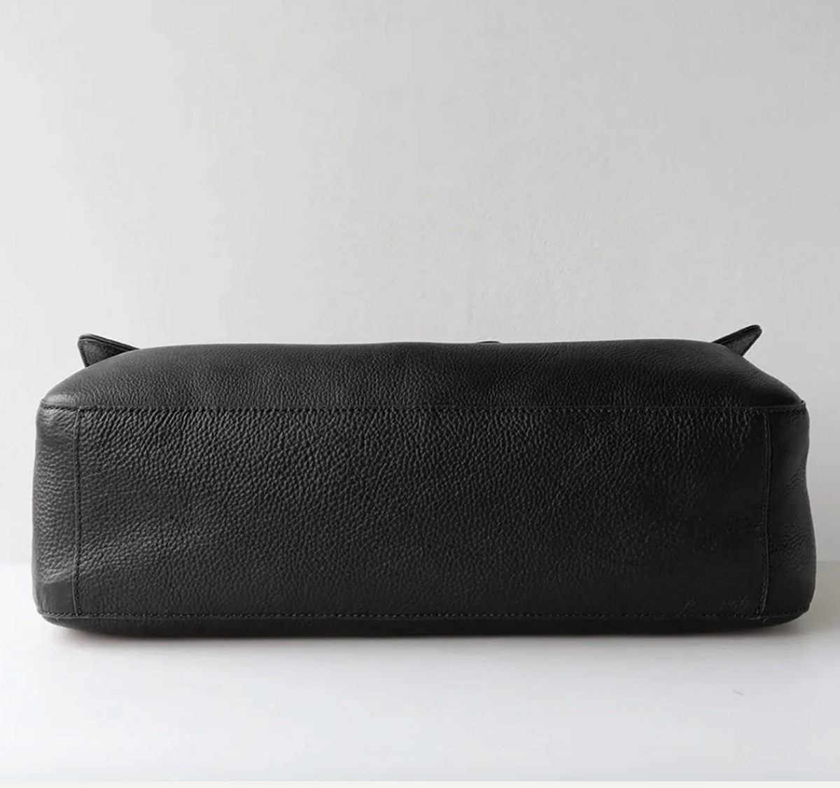 ARTEMIS FLAP BAG MEDIUM IN BLACK (34cm)