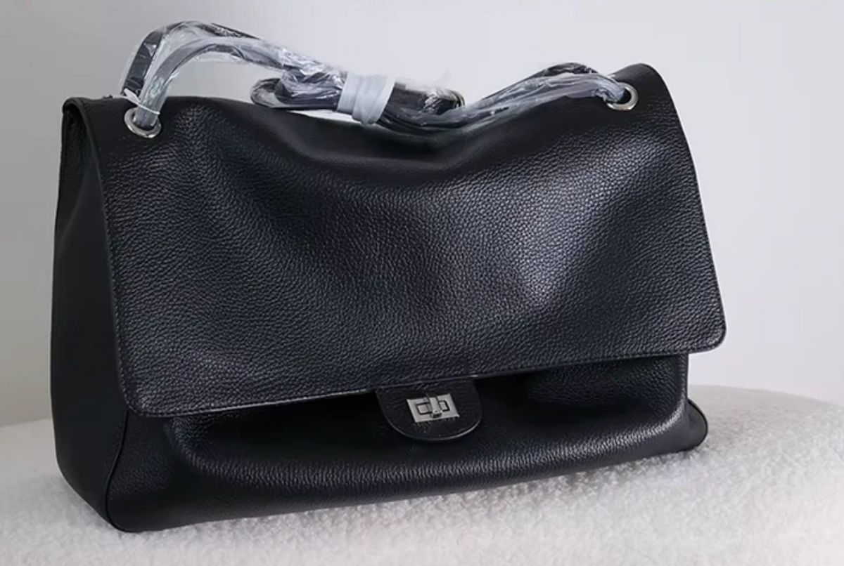 ARTEMIS FLAP BAG LARGE IN BLACK (40cm)